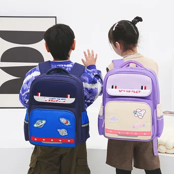 Детский рюкзак 2023, новые дышащие сумки для начальной школы контрастного цвета, износостойкая и водонепроницаемая сумка для мальчиков, уменьшающая нагрузку
