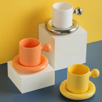 Керамическая чашка и блюдо с ручкой для яиц скандинавского карамельного цвета, креативный изысканный набор чашек для послеобеденного чая и блюд подарочная коробка упаковка